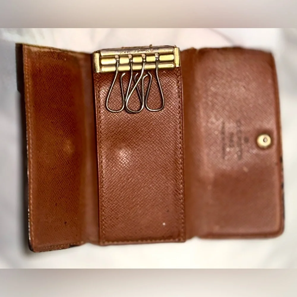 LOUIS VUITTON MONOGRAM KEY HOLDER / WALLET - Picture 8 of 16